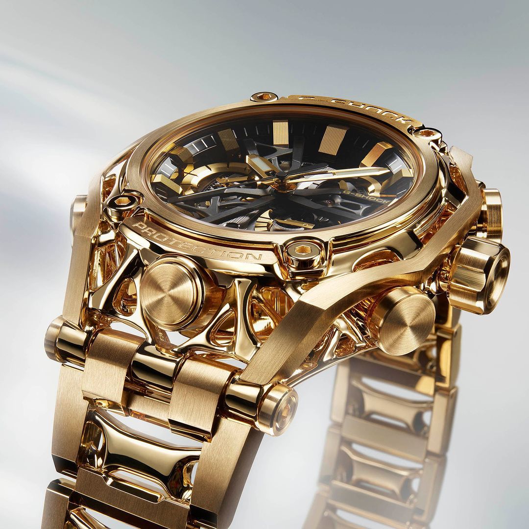 CW G- 2114124-1GR Unique Golden Watch for Men.